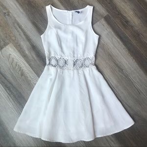 Divided exposed waist Dress